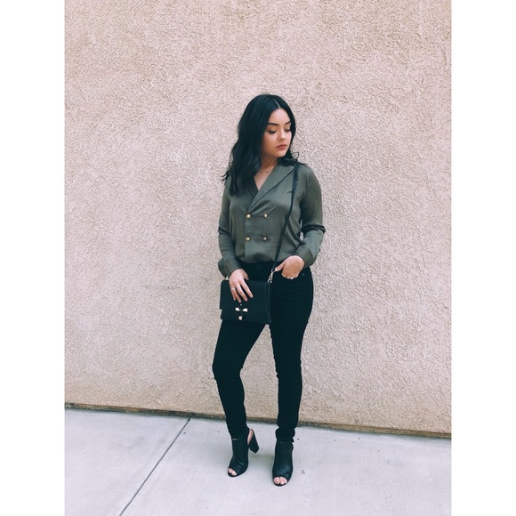 (LAST S) Samantha Blouse - Picture 4 of 5